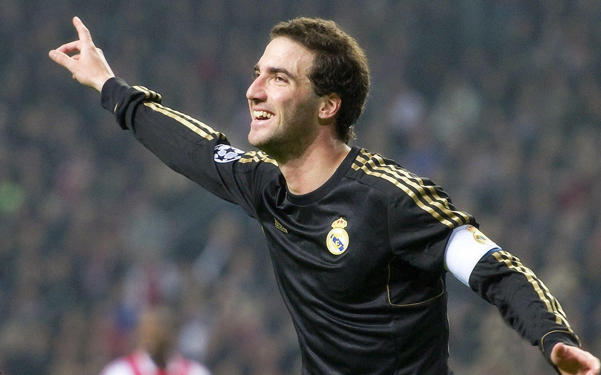 国米加入免签争夺战!跟队记者曝蓝黑军团已询价勒沃库森中卫纳坦-塔