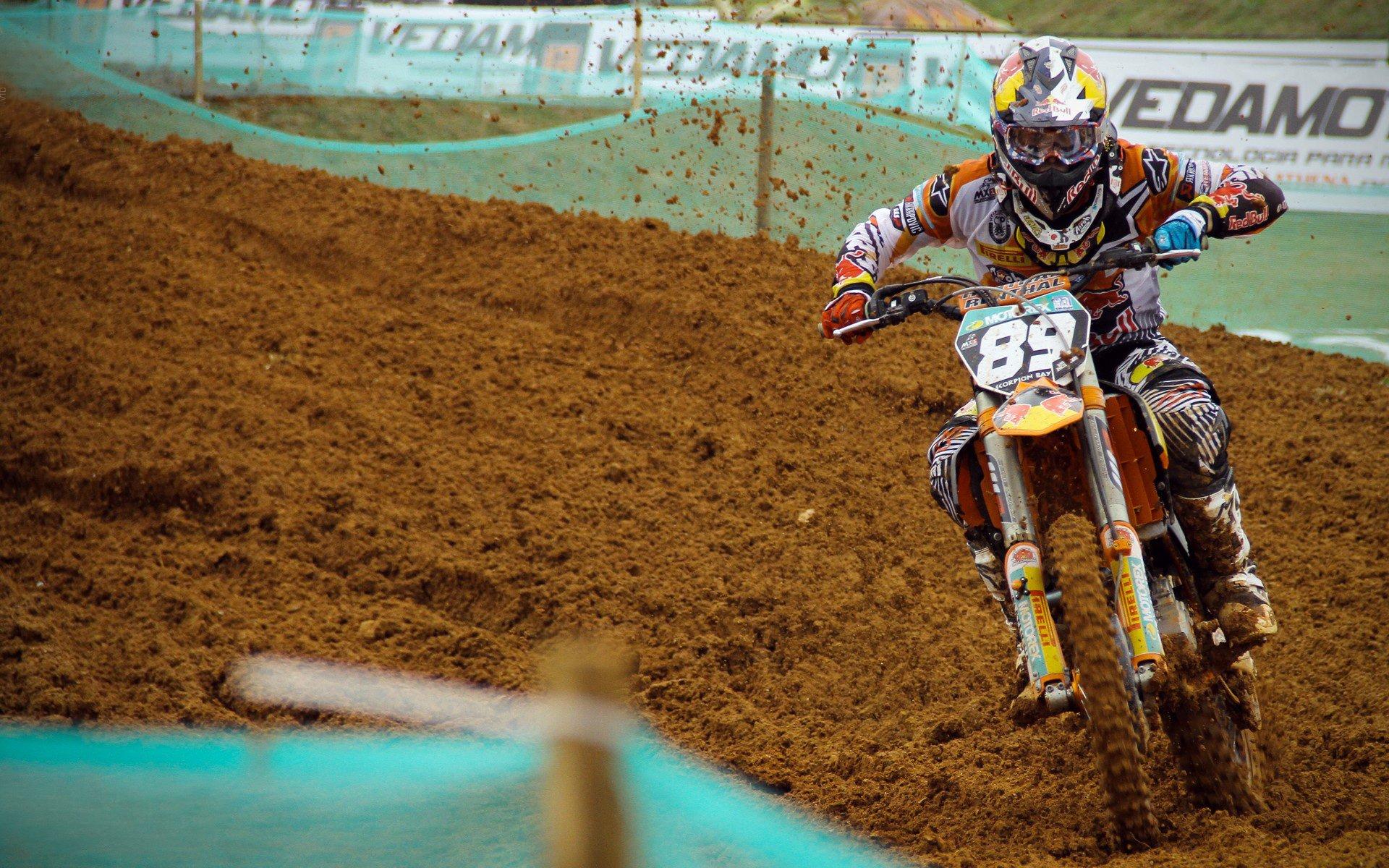 比尔-西蒙斯再掀波澜，断言勇士即便迎来字母哥也难有作为